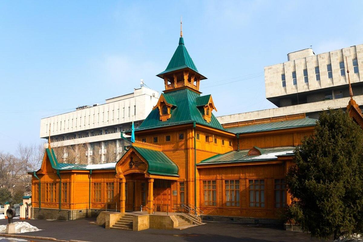 Nadezhda Apartments On Zhibek Zholy Avenue 33 Almaty Exterior photo